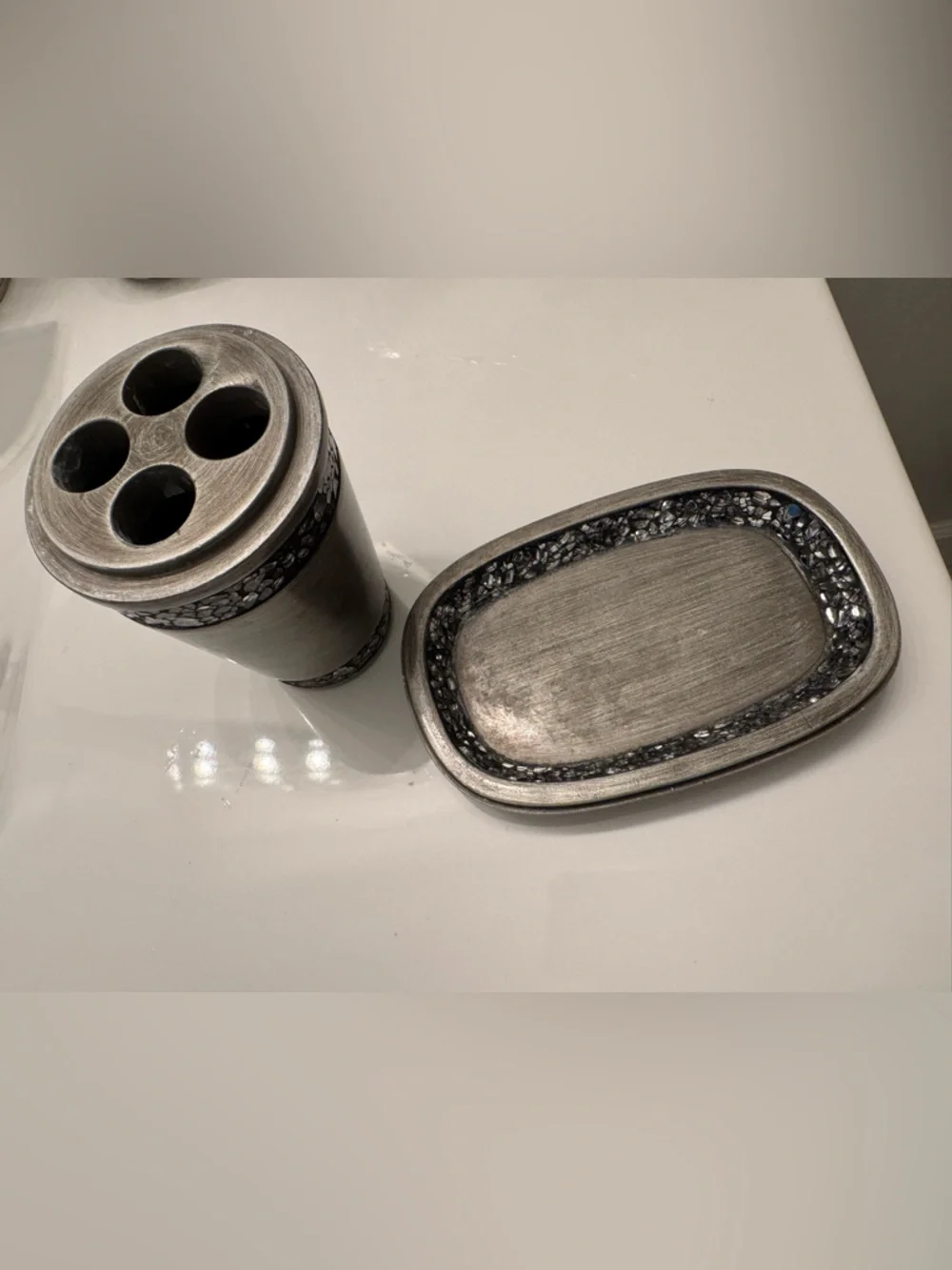 Source Unknown Brushed Silver Bath Accessory Set with Dark Silver Mosaic Inlay